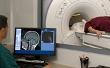 磁共振成像帮助卧床12年的植物人用思想与医生交流