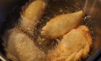 食用油不宜反复使用？小鼠试验揭示：或有癌转移风险