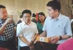 南京市副市长黄澜在老字号协会为南京同仁堂点赞