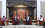 李克强：鼓励社会资本进入医药卫生事业