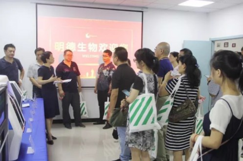 武汉市院长代表团走进明德生物参观考察