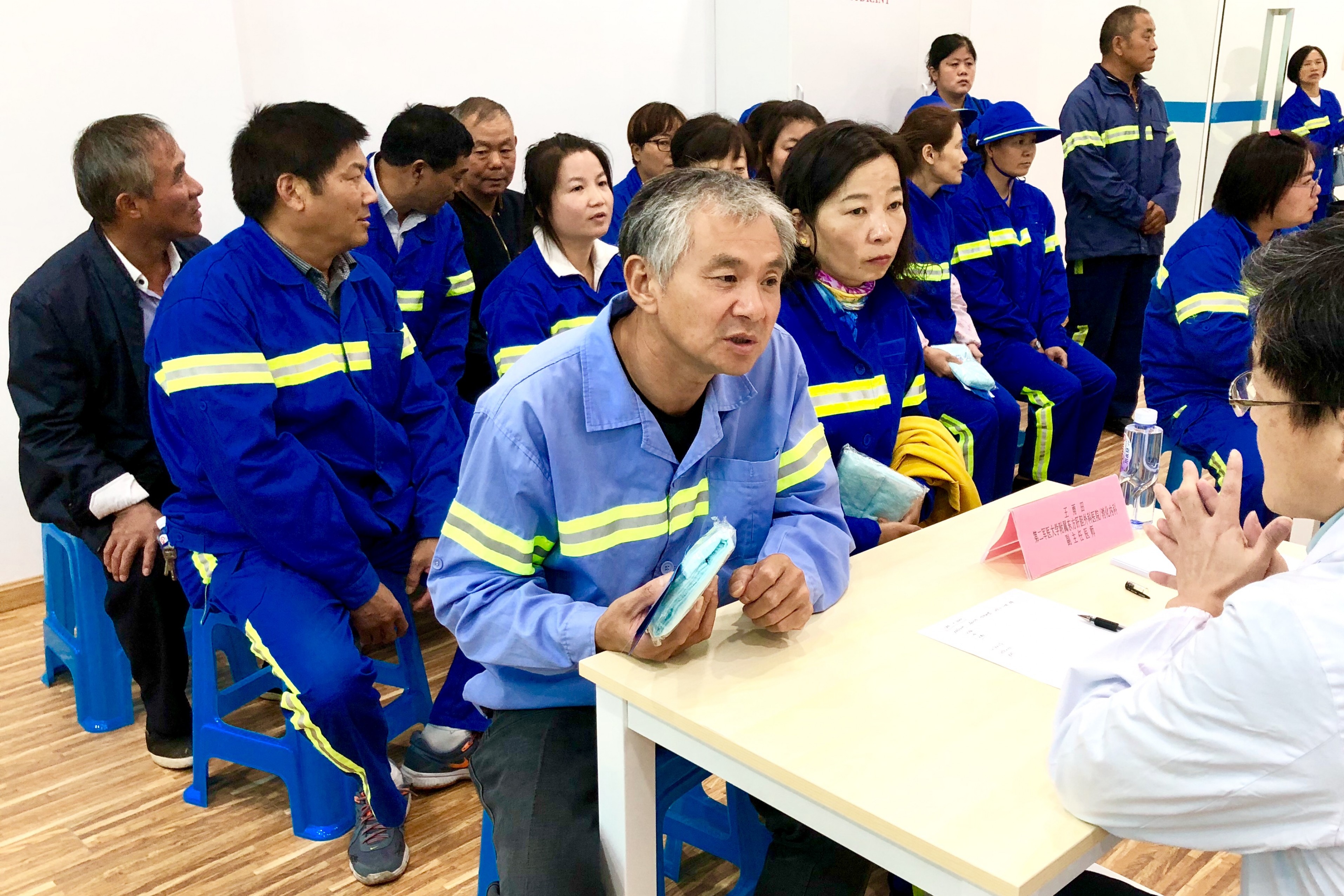志愿服务助健康  义诊活动暖人心