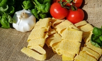 Nature子刊：想要健康减肥，首选低脂高碳水饮食，还是高脂低碳水饮食？