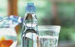 自来水还是瓶装水，喝什么水更健康？