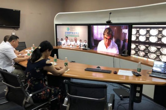 直肠癌转移，免疫治疗效果不理想，她找国外医生求助
